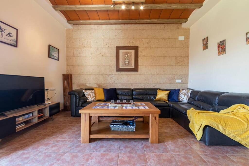 Villa Lo Guaret. La Cava Esterno foto